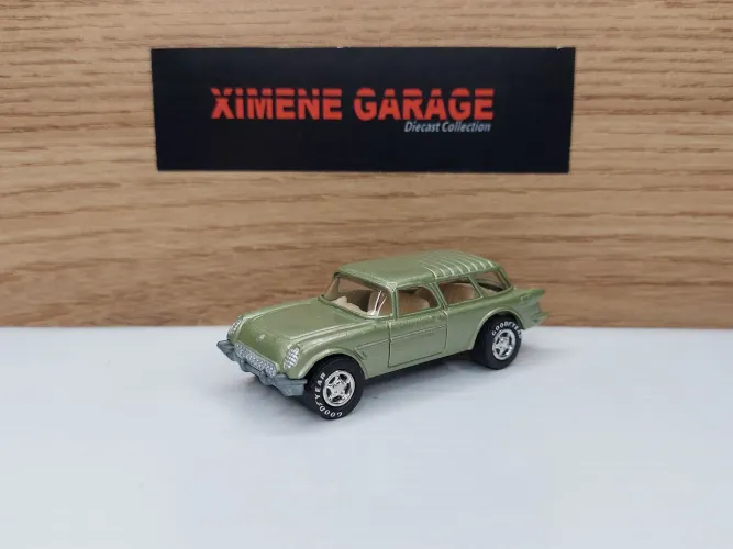 Johnny Lightning Corvette Nomad 1954