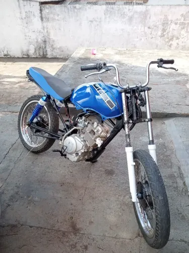 Moto Yamaha trilha