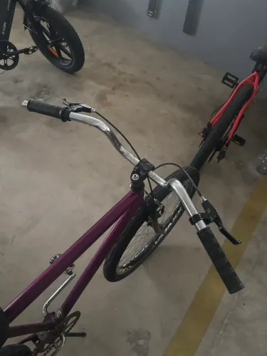Bike montadinha roxa aro 26