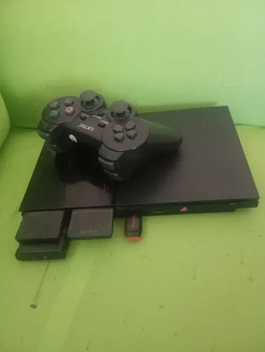 Vendo PS2 com acessórios, está em ótimo estado