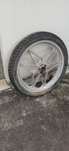 Roda dianteira, Pneu e Paralama de CB 400