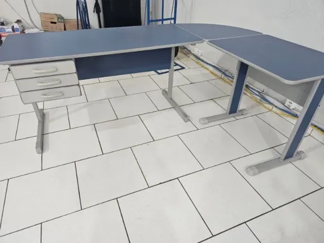 Mesa 6 (escritório) em L: medidas lado maior 2,00x0,60 , lado menor1,40x0,60m