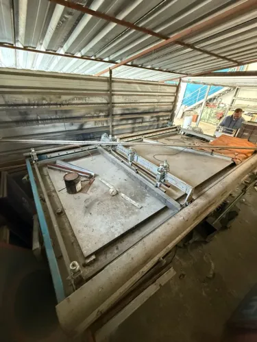  Mesa de serigrafia e telas