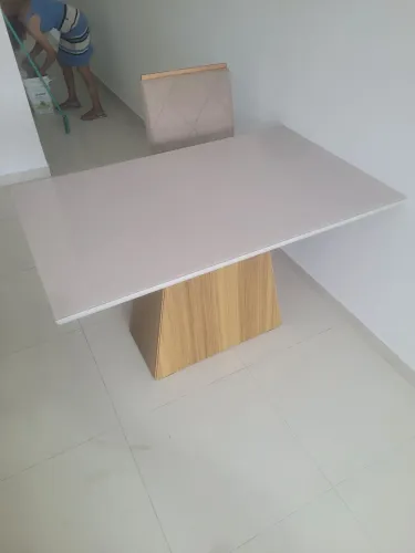 Mesa com 4 cadeiras perfeito estado