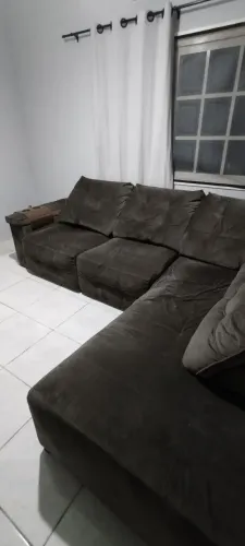 Sofá retrátil, reclinável com chaise com molas  5 lugares em ótimo estado.