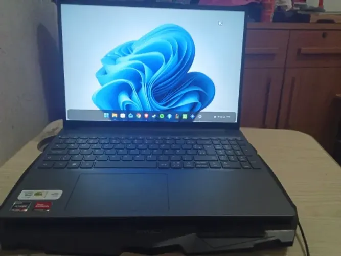 Ideapad Slim 3 Amd Ryzen 7 7735hs, 8GB, 512gb (POUCO TEMPO DE USO)