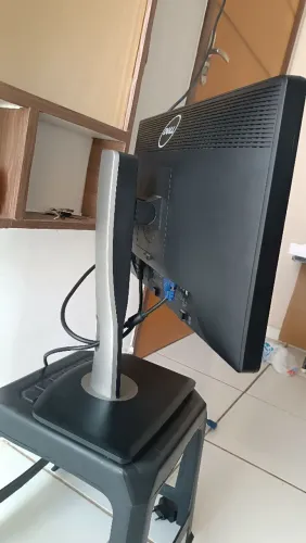 Monitor DELL (retirada de peças)