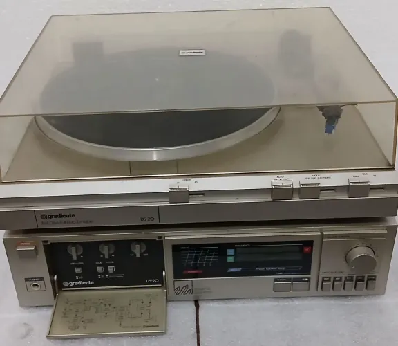 Toca discos e Receiver Gradiente DS-20