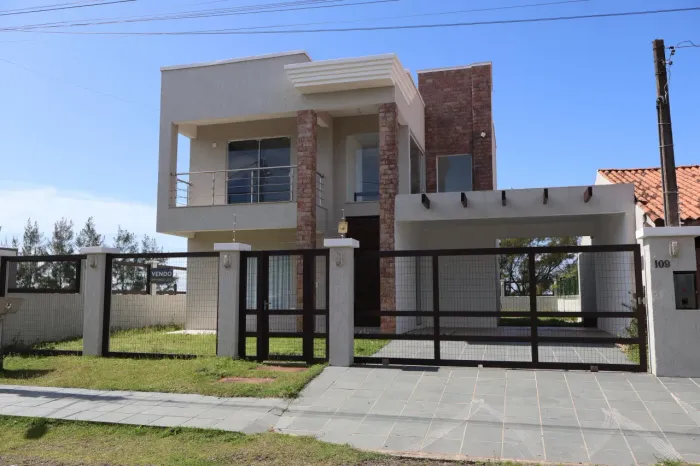 Casa para venda possui 180 metros quadrados com 3 quartos