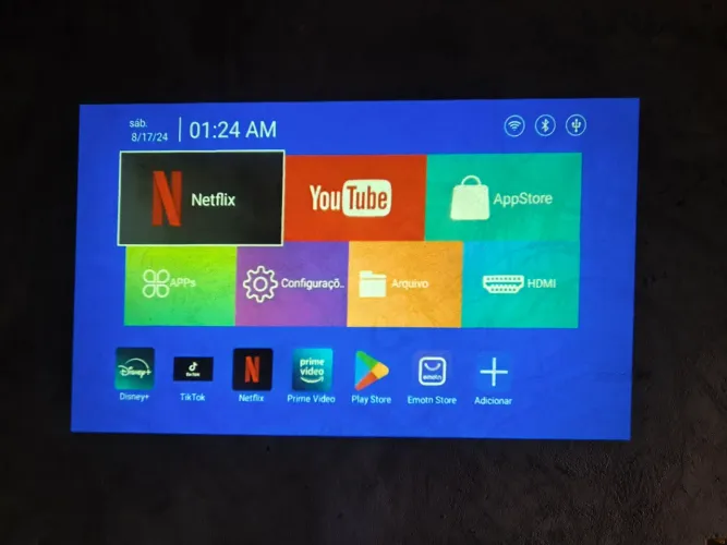 Kit Projetor HY300 + TV Box 4K e HDMI incluso.