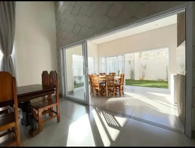 Casa a venda no condomínio Tamboré em Bauru -SP.