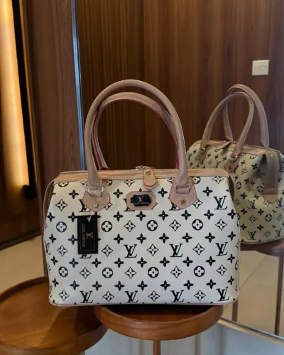 Bolsa Louis Vuitton de Ombros Monograma Feminina (30 x 40)