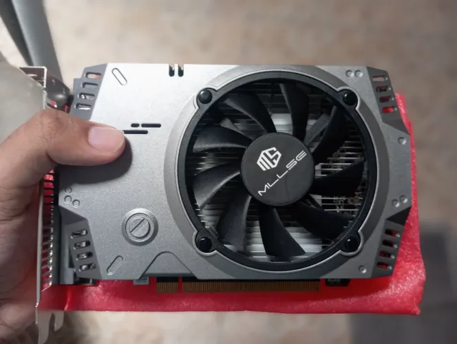 RX 550 - 4GB/MLLSE - NOVO! Alguns meses de uso!
