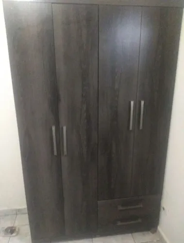 Vende se Guarda roupa de solteiro