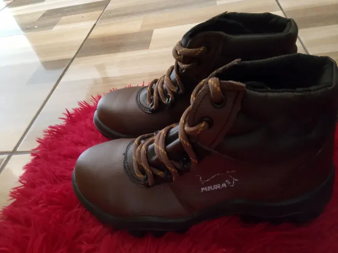 BOTA DE COURO MARROM UNISSEX NOVA