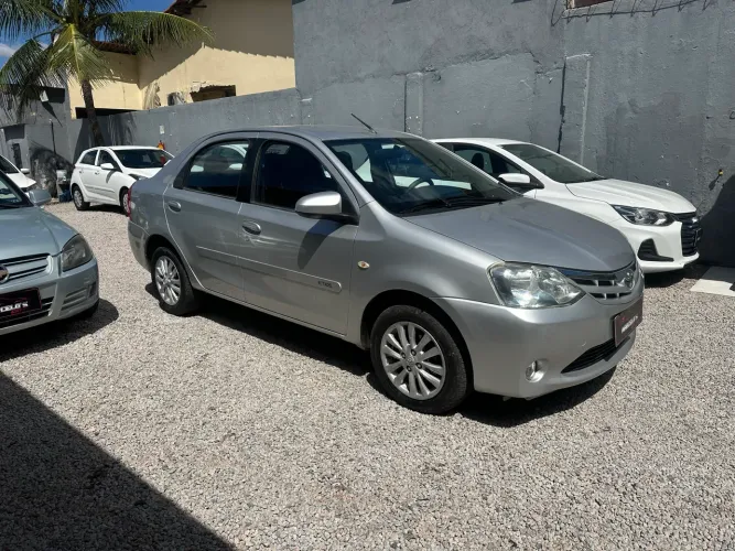 Toyota Etios XLS Sedan 1.5 Flex 16V 4P Mec. 2014