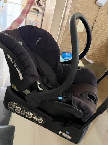 Bebê conforto Safety com suporte 