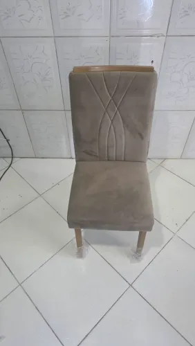 Vendo mesa com 06 cadeiras e armário de cozinha