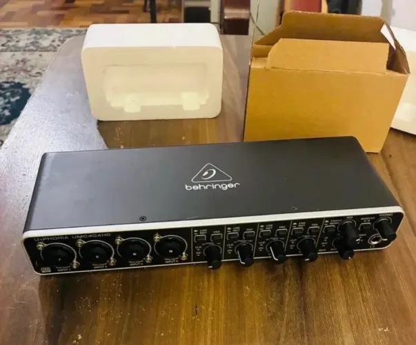 Interface de áudio uphoria umc404 behringer 4 canais
