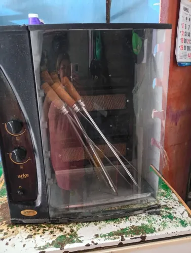 Máquina de assa frango e carne