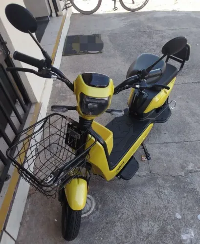 TROCO SCOOTER ELETRICA POR CARRO OU LAMBRETA ELA É 500W