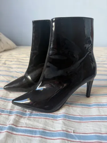 Bota Gabriela preta verniz 38