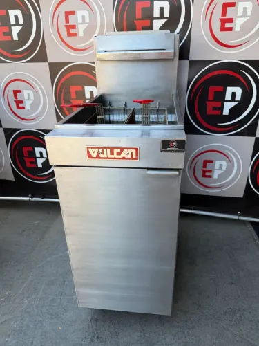 VENDO UMA FRITADEIRA A GÁS VULCAN LG 400 USADA
