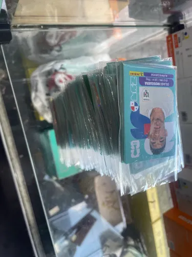 figurinha avulsa da copa!! Tenho mais de 1.500 pra vender