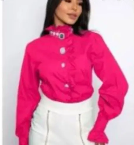blusa elegante com pedras