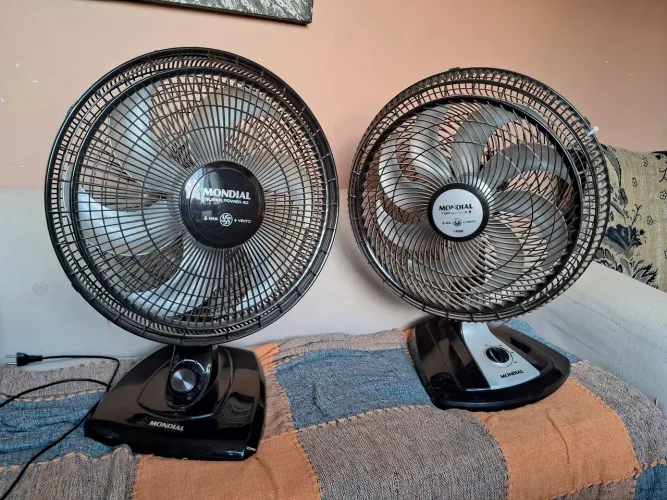 Dois ótimos ventiladores 120,00 os dois, retirar no local