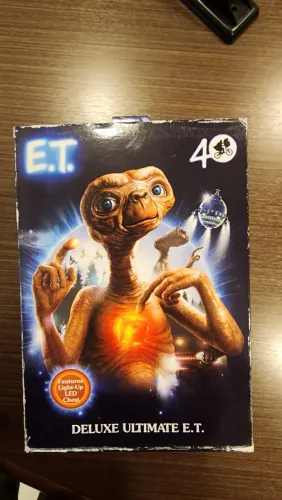 Boneco Articulado E.T. 40TH Anniversary Deluxe Neca 12cm c/ Luz LED