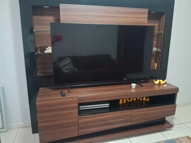 Rack com Painel para TV - Madeira - Ótimo Estado