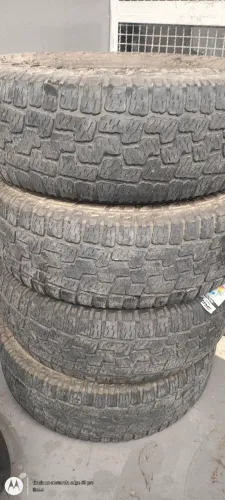 Pneus 265/70R16 (pireli Scorpion)