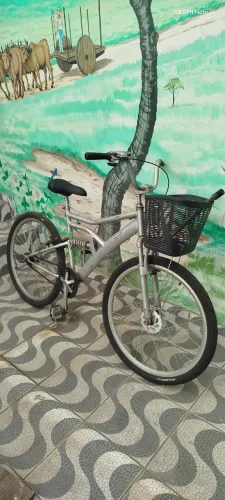 Bicicleta Aro 26 Prata com Cestinha