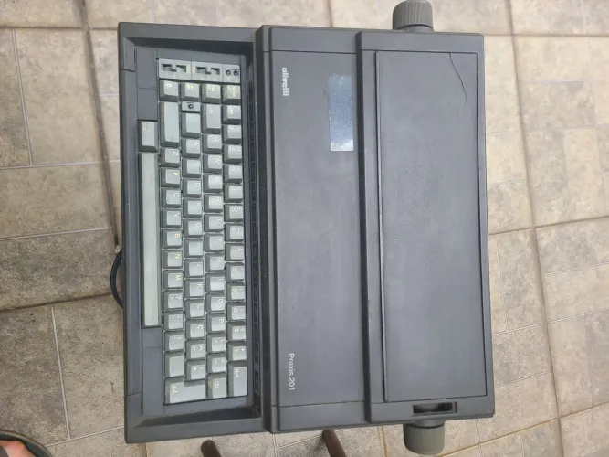 MÁQUINA ESCREVER ELÉTRICA OLIVETTI PRAXIS 201