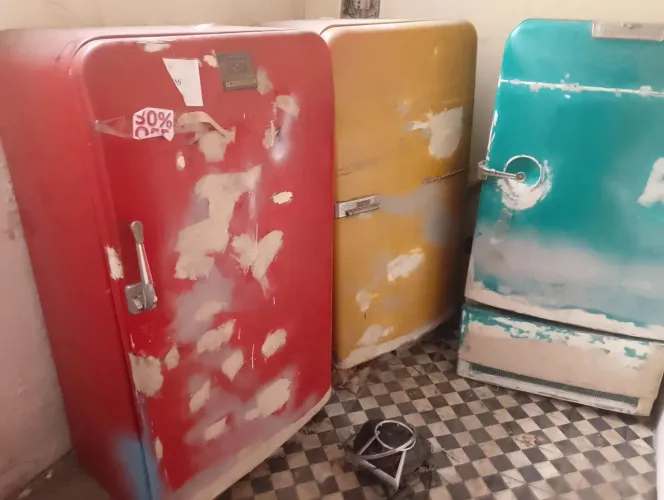 Três geladeiras frigideire para  restaurar 