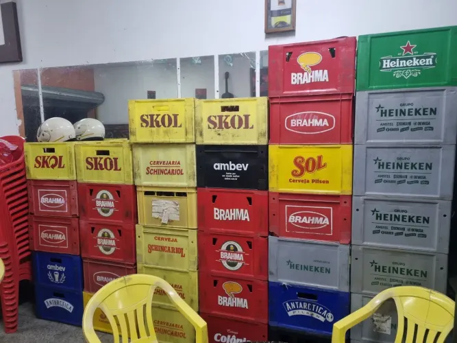Engradado heineken com garrafa