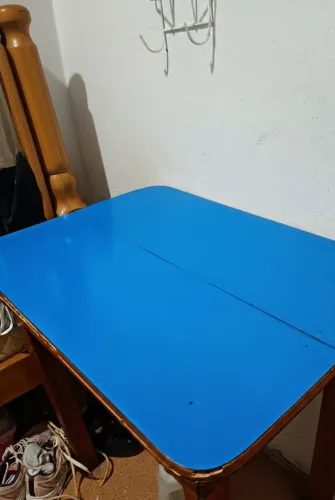 Mesa de estudo de madeira
