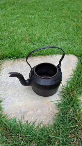 CHALEIRA ANTIGA FERRO FUNDIDO DECORAÇÃO OU COLEÇÃO
