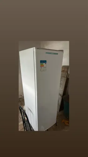 Freezer semi novo