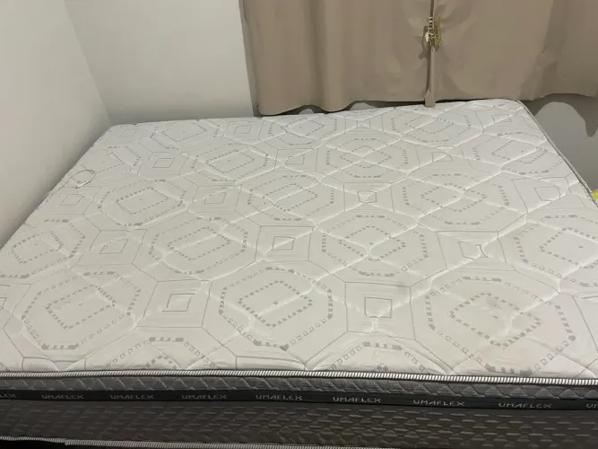Vendo cama casal padrão com baú apenas 2 meses de uso 