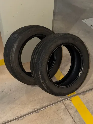 2 Pneus Goodyear 195/55 R15 - Usado