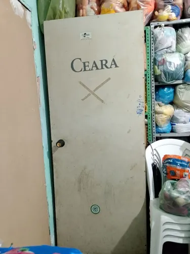 Porta Paraná com fechadura .obs não tem a chave .2.05 x82cm