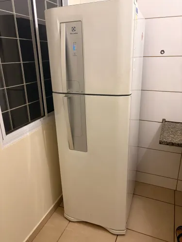 Geladeira duplex grande pouco tempo de uso 127v