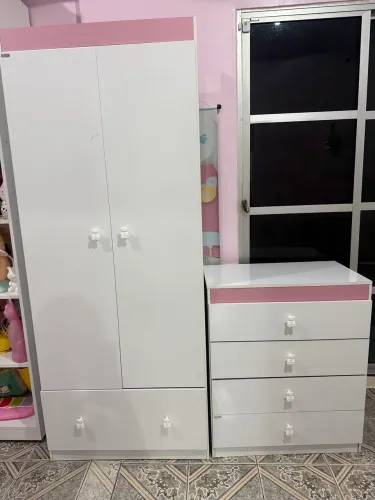 Vendo guarda-roupa e cômoda infantil 