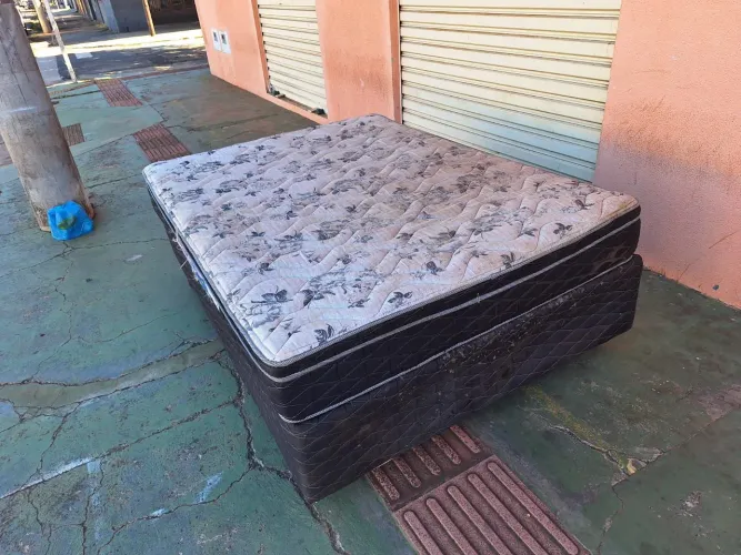 Cama box de casal com colchão