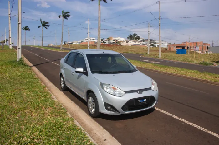 Ford Fiesta Sedan SE 1.6 8V Flex 4P 2014
