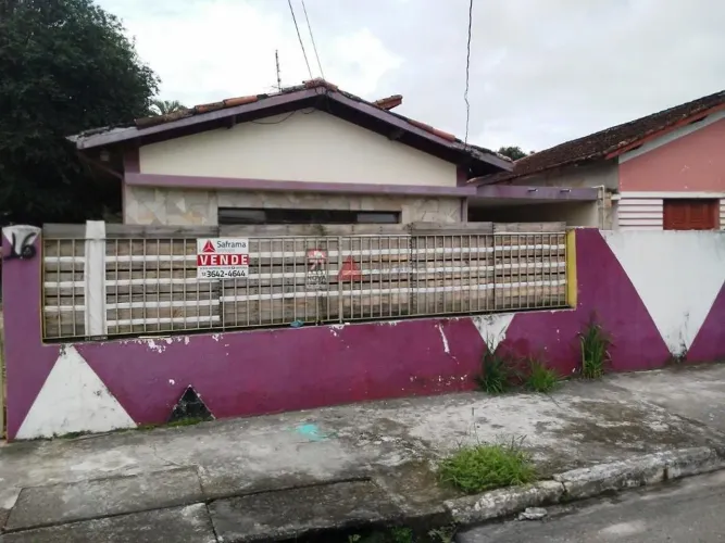 Casa com amplo terreno de 420m² ? 3 dormitórios e excelente potencial!