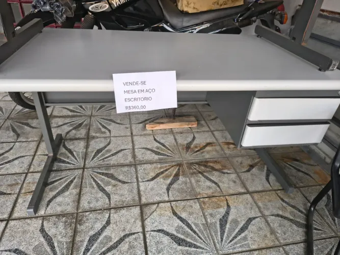 Mesa em aço escritório com gavetas