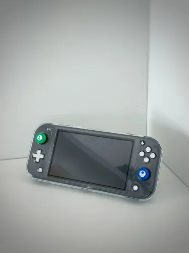 Nintendo Switch Lite + Mídia Física FIFA 18 